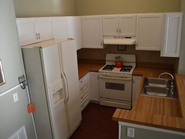 1408 Eagle Ln — Photo 2