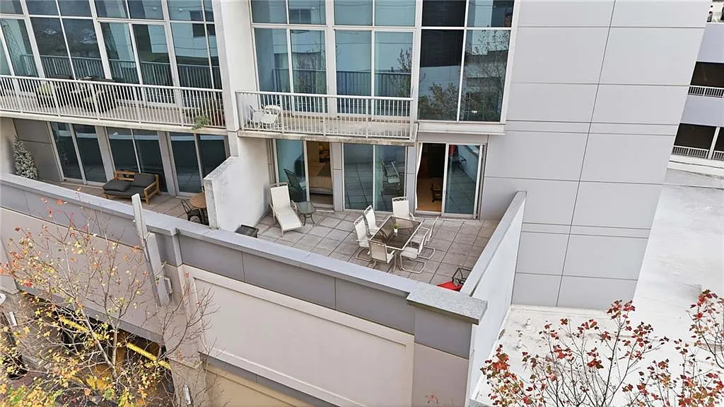 2 bed, 2.0 bath, 1091 sqft, $2,995 — Photo 1