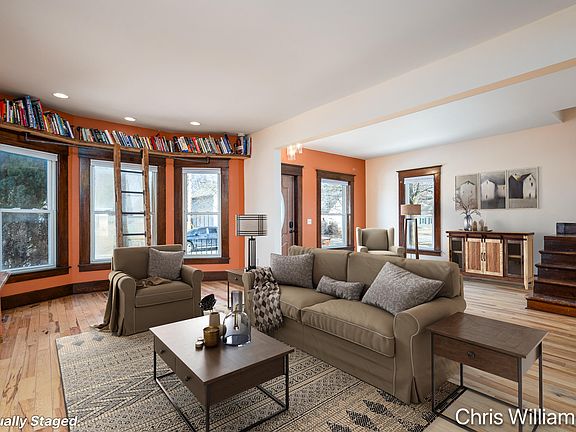 5th image of 420 E Bond St