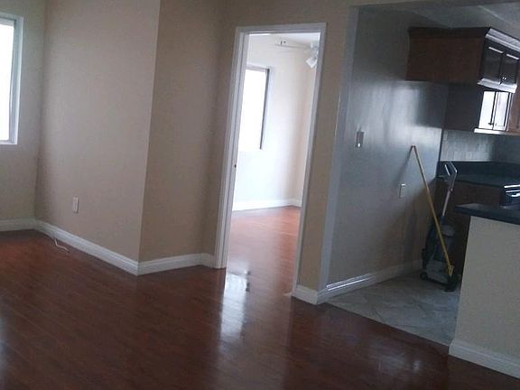 3rd image of 124 S Oakhurst Dr