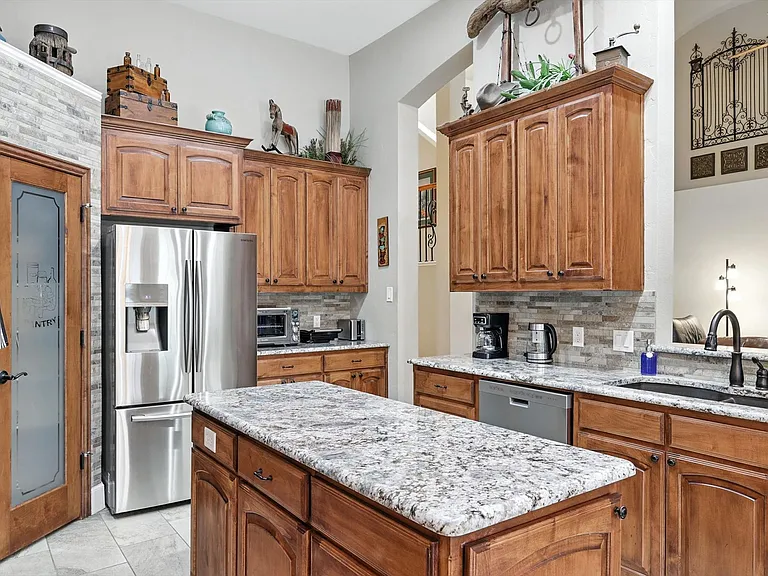 2303 Chapelwood Dr — Photo 15
