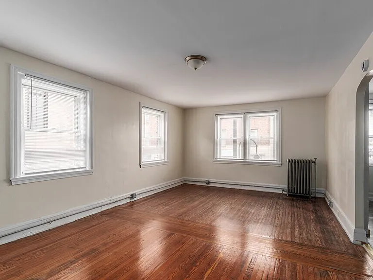 Stonehurst Apartments — Photo 16