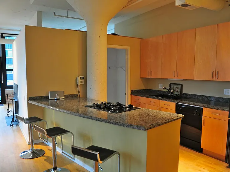 130 S Canal St #5 — Photo 22