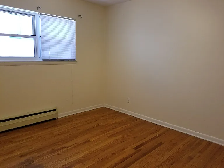 1579 N Farwell Ave — Photo 5
