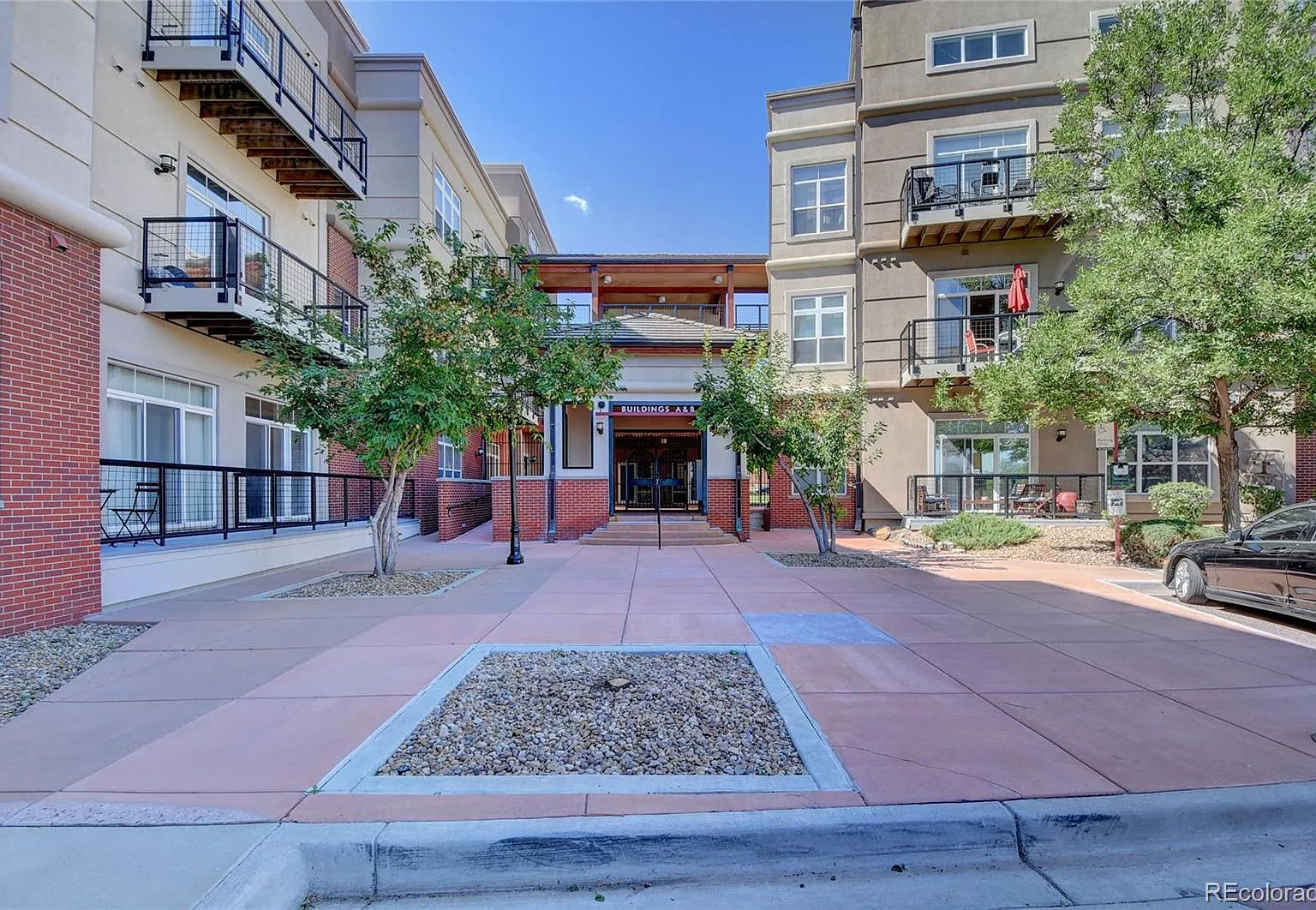 1 bed, 2.0 bath, 967 sqft, $2,450 — Photo 4