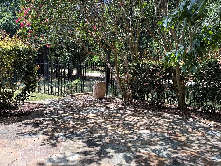 7737 Little Deer Trl — Photo 14