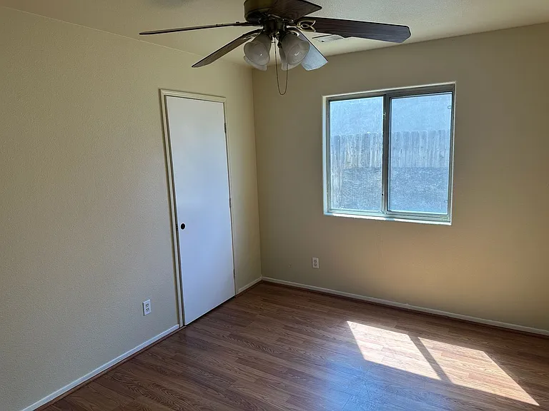 920 Alder Ave — Photo 14