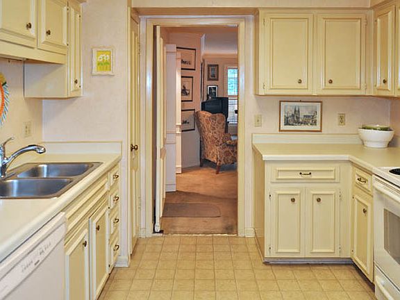 5th image of 7926 Broadway St APT 505