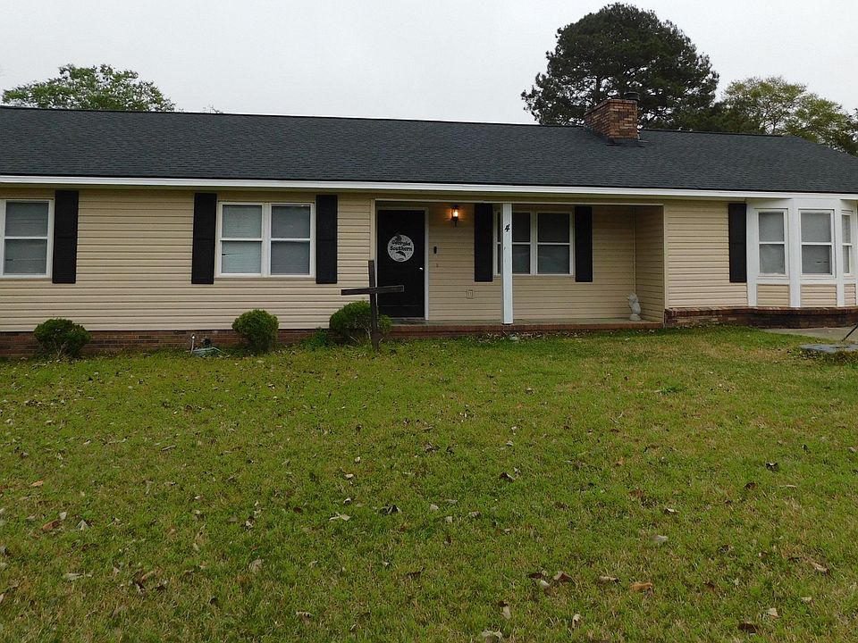 1st image of 4 Meadow Dr