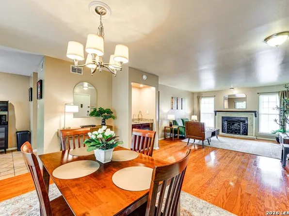 8702 Village Dr, San Antonio, TX
