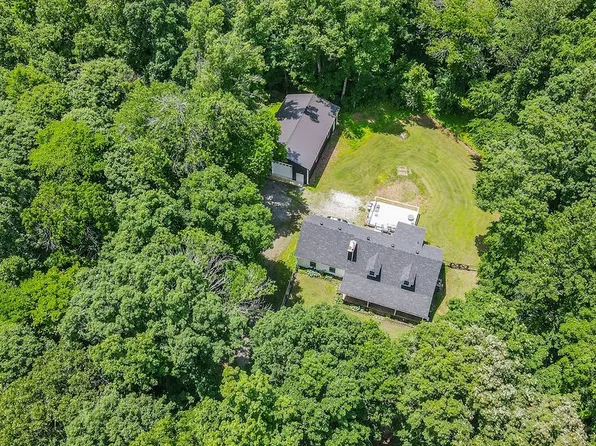 199 Broaderick Ln, Cottontown, TN 37048