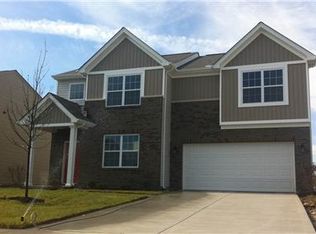 1833 Greentree Meadows Dr, Lebanon, OH 45036