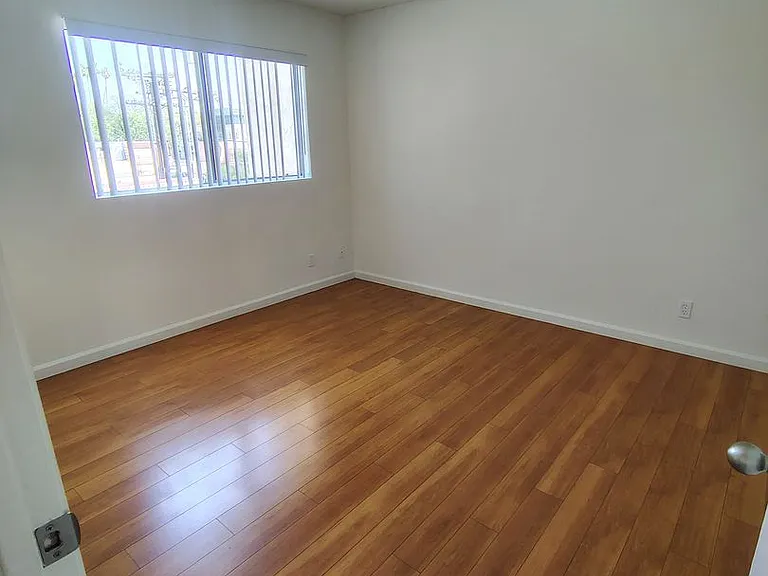 320 W Maple St — Photo 27