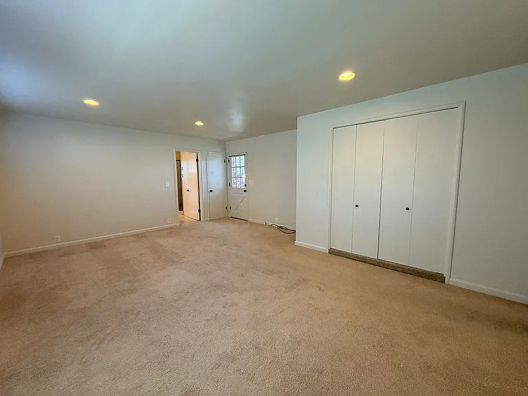 960 Forest Ave — Photo 27