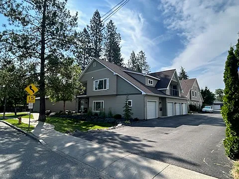 Subject property is in the rear building - 2726 N Glenn Dr #201