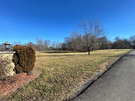 4th image of 425 Cliffside Dr