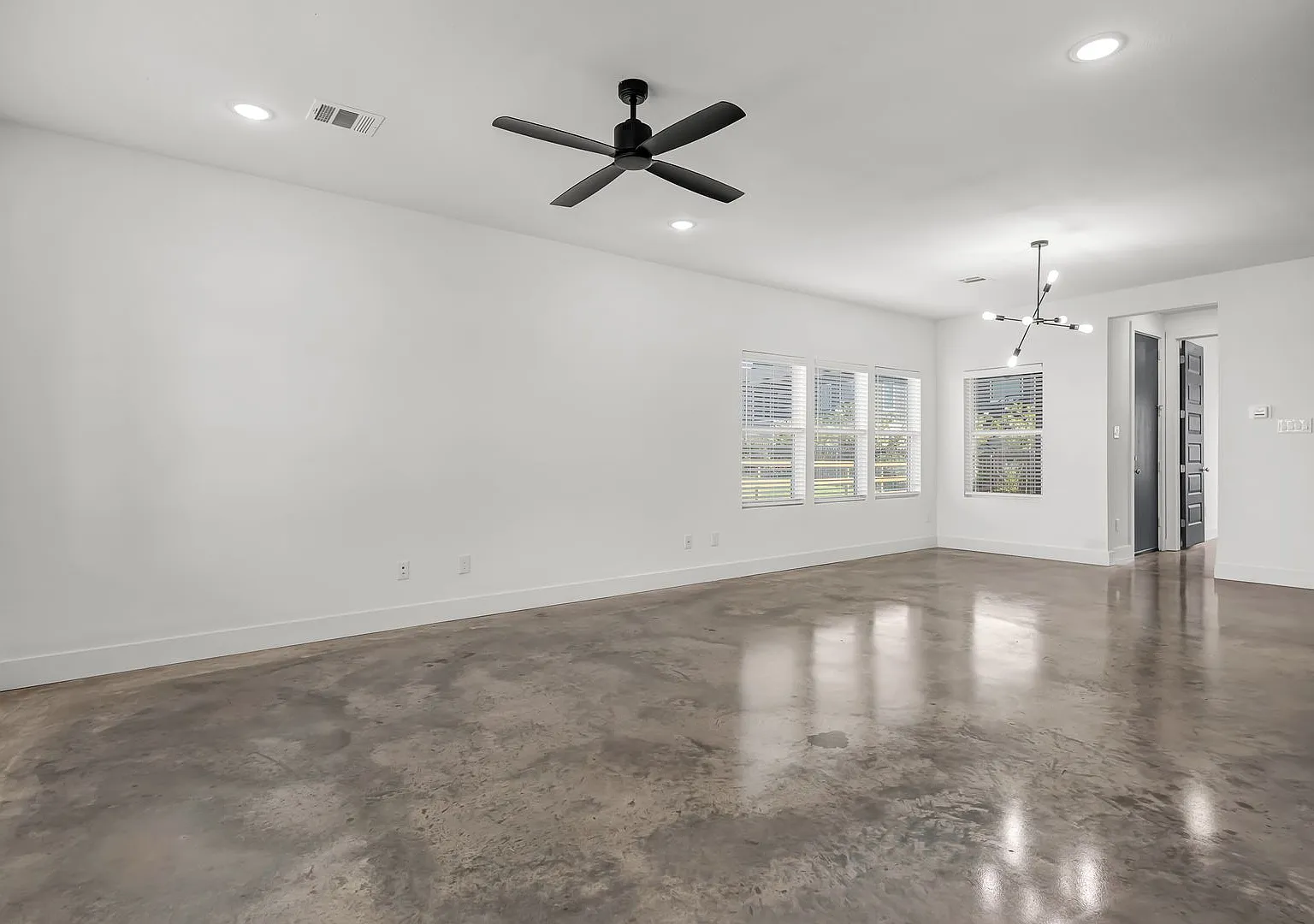 Pre-Lease Fall 2027 Luxury Home In South College Station — Photo 4