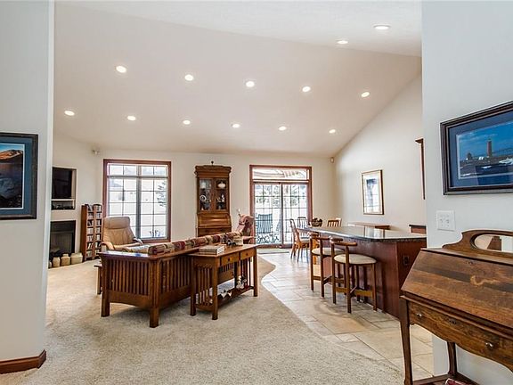 4th image of 686 Bur Oak Dr