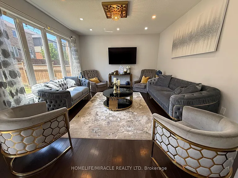 23 Dalton Dr — Photo 5