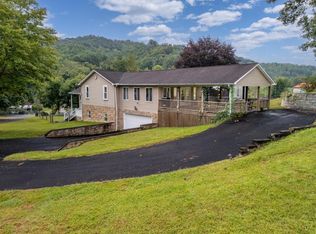 900 Maple Fork Rd, Mount Hope, WV 25880