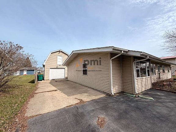 3rd image of 425A Sherman Dr