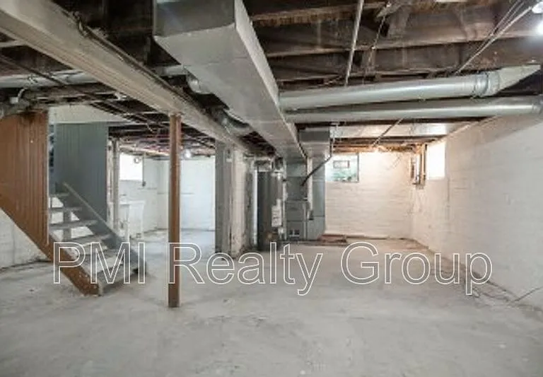 12203 Castlewood Ave — Photo 32