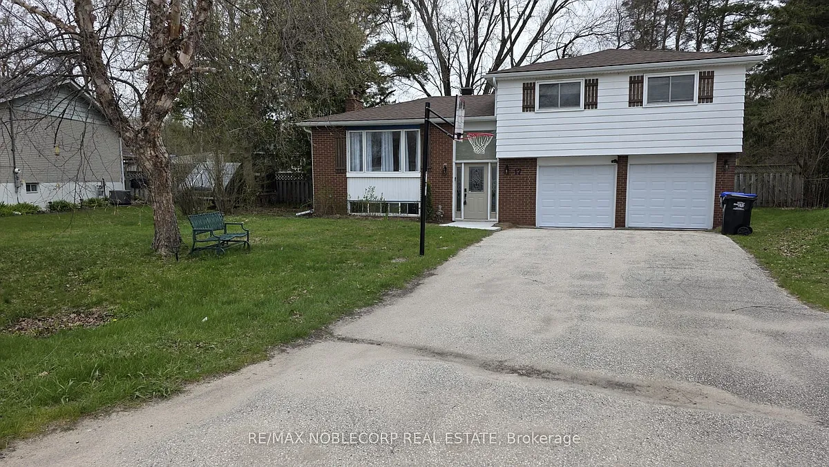 Building Photo - 17 Larkdale Cres