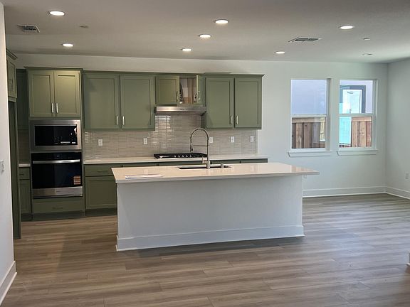 4th image of 3067 Green Meadow Ln