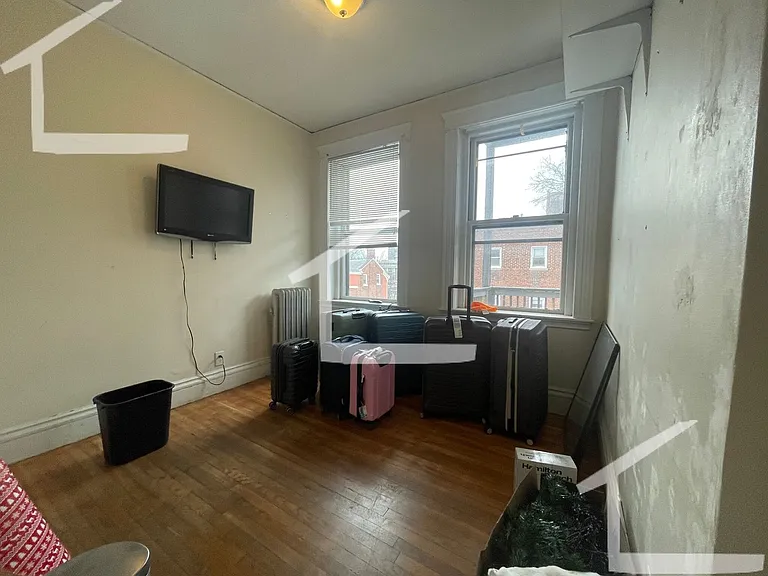 13 Euston St #3 — Photo 18