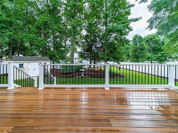 3rd image of 725 Green Garden Cir