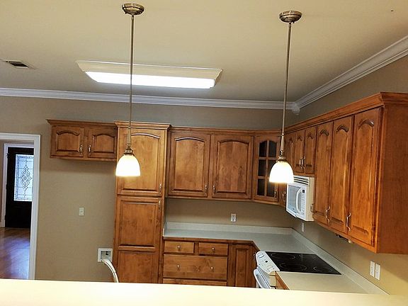2nd image of 1109 E Lakeshore Dr