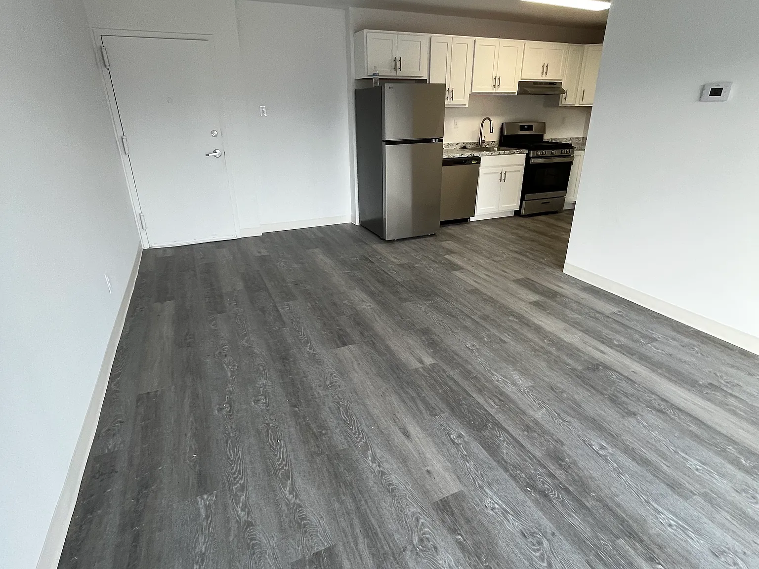 4 bed, 1000 sqft, $4,850 — Photo 2