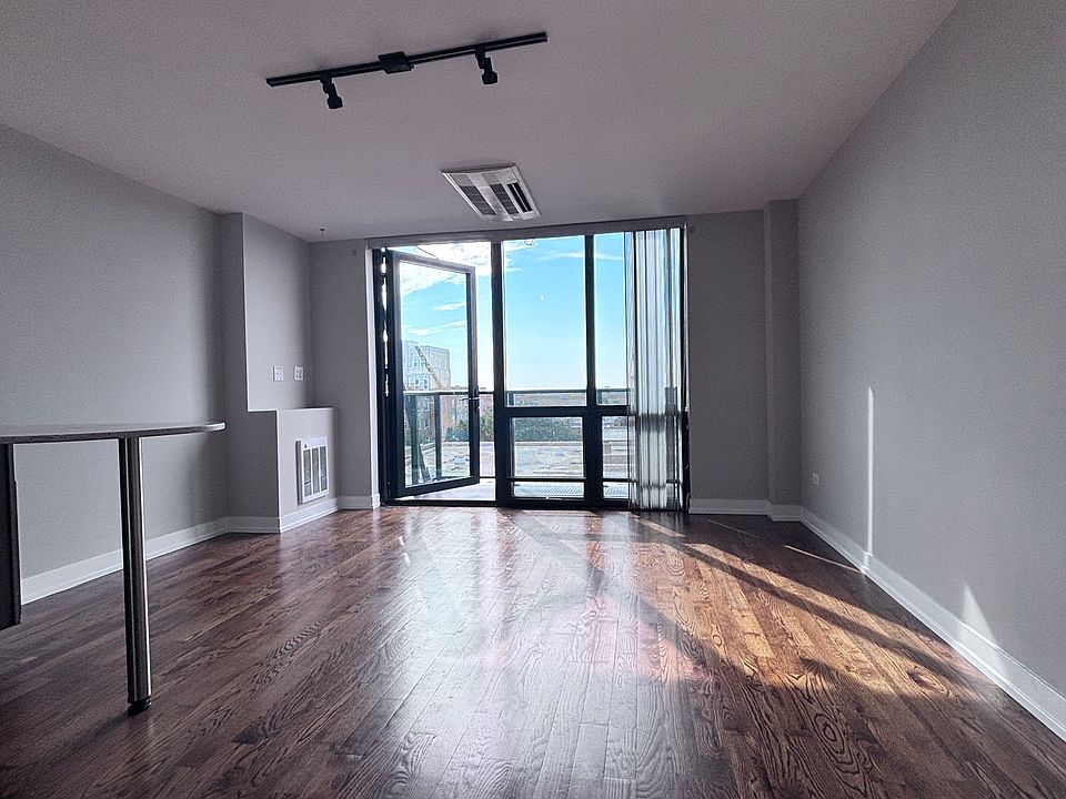 1st image of 5910-12 N Sheridan Rd #705