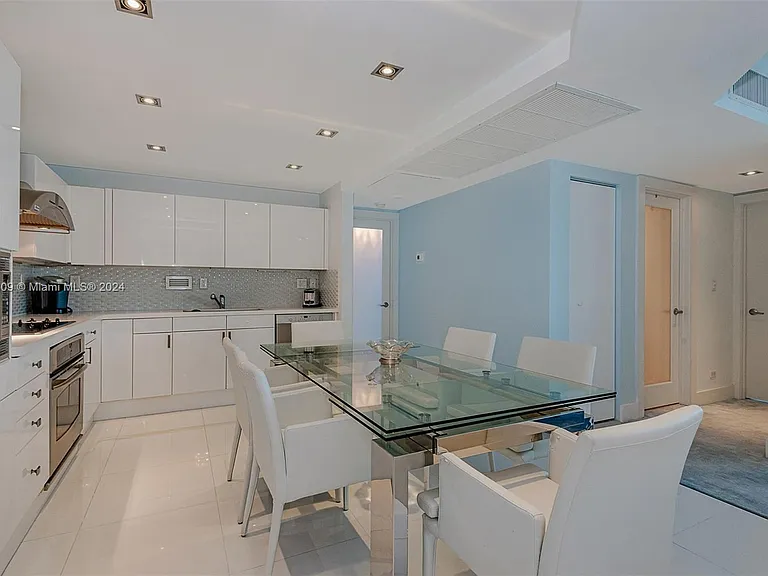 2301 Collins Ave #1506 — Photo 16
