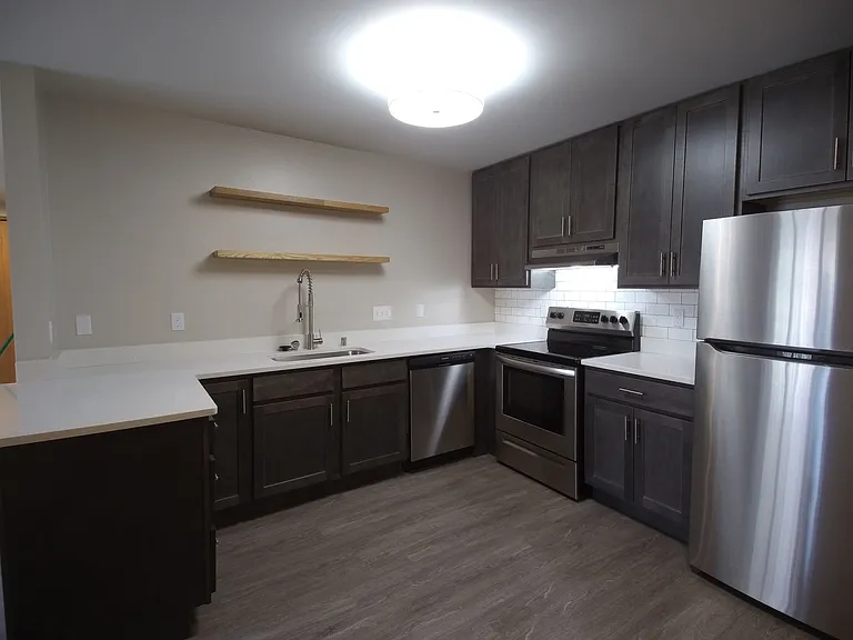 Riverwalk Apartments — Photo 17