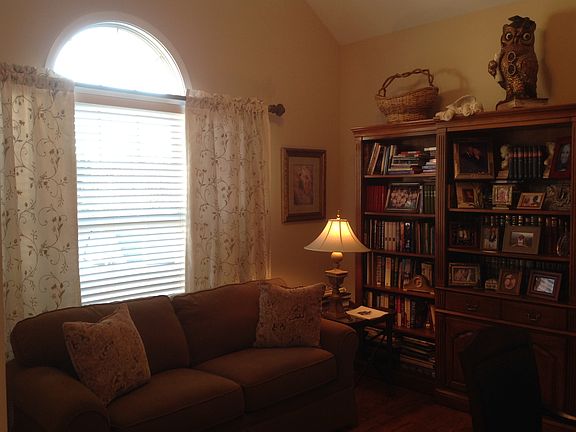 4th image of 1126 Waterbrooke Ln
