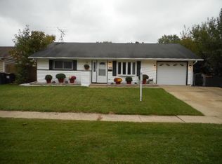 409 Concord Dr, Streamwood, IL