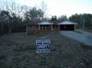 344 Four Seasons Dr, Grantville, GA 30220