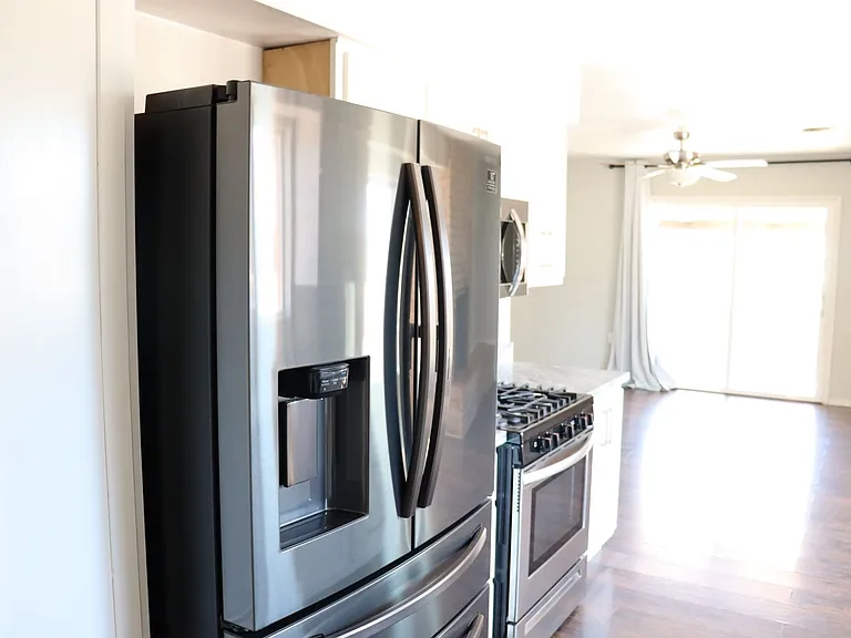 4365 Queens Way — Photo 7