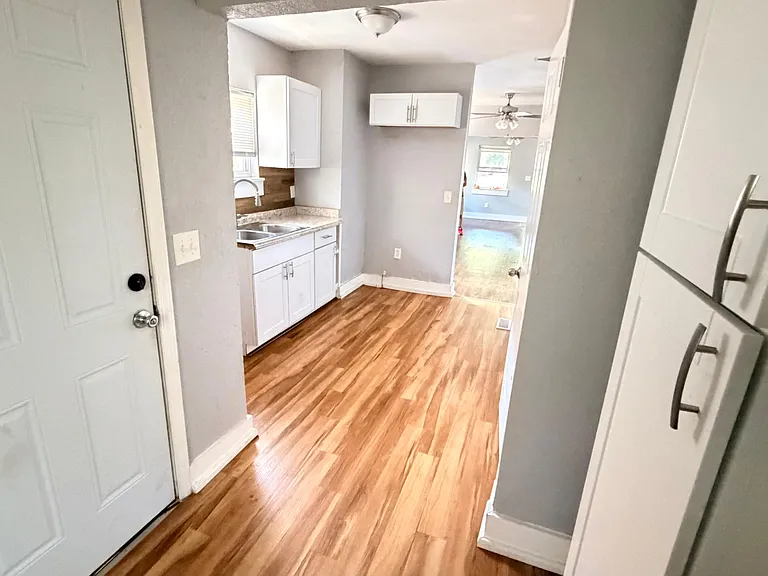 5629 Garfield Ave — Photo 4
