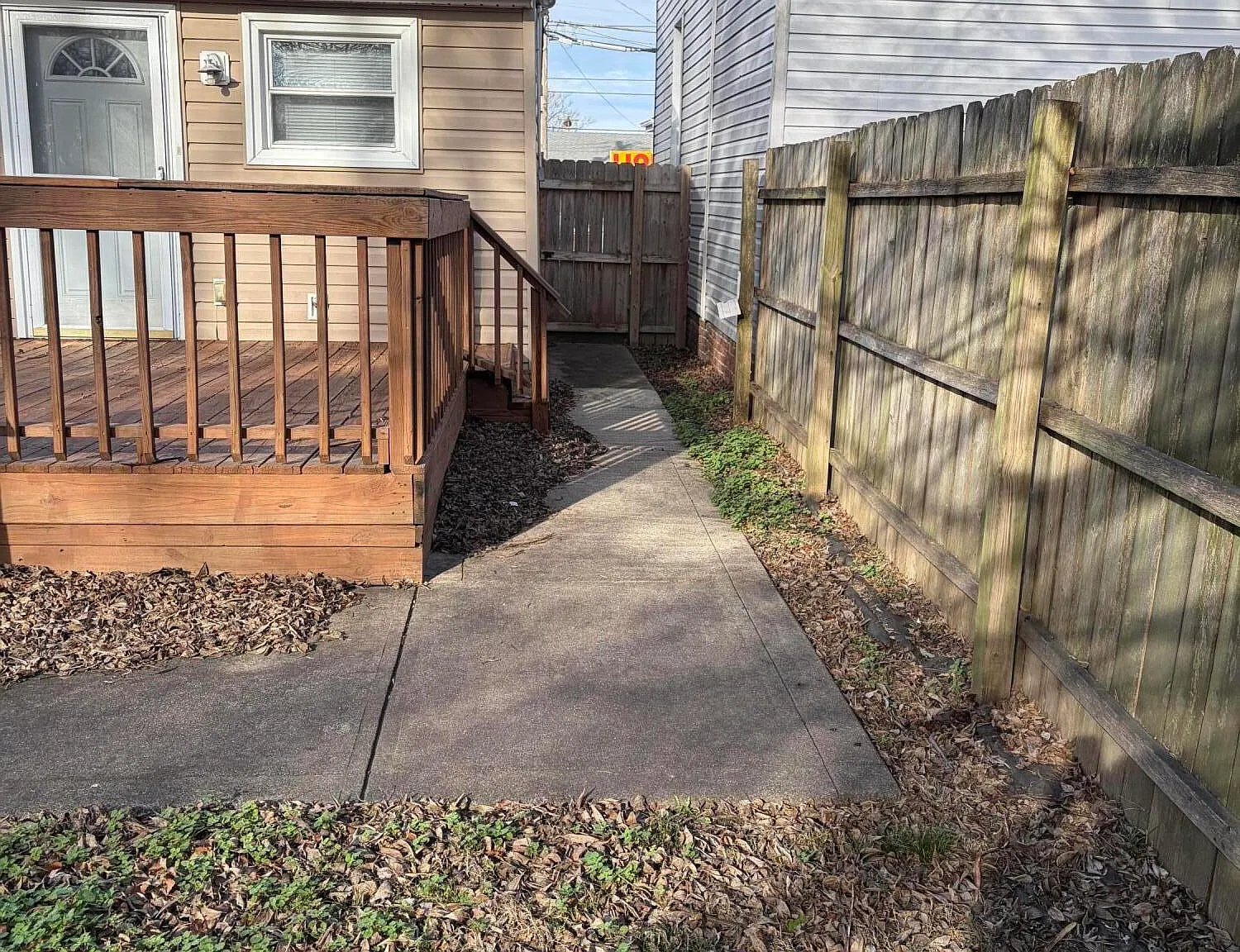 3 bed, 1.0 bath, 1112 sqft, $1,300 — Photo 2