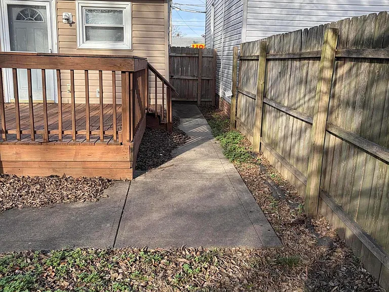 604 Winkler Ave — Photo 2