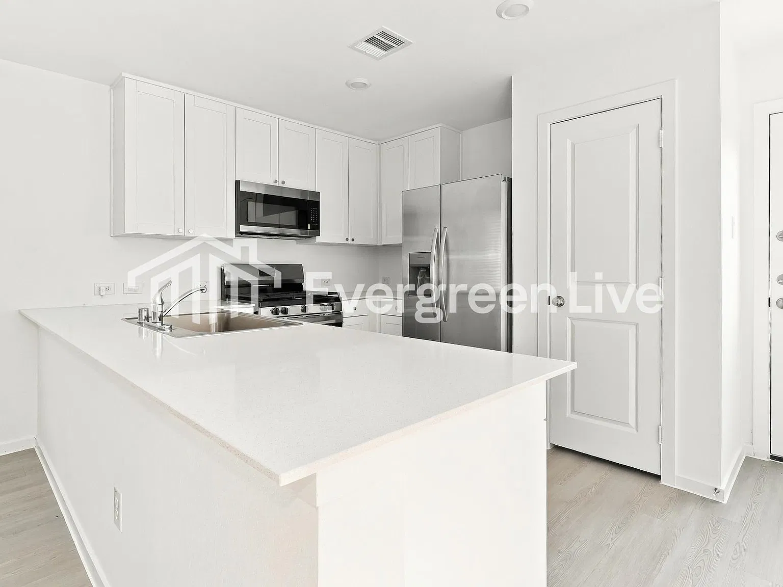 3 bed, 2.0 bath, 1411 sqft, $1,460 — Photo 3