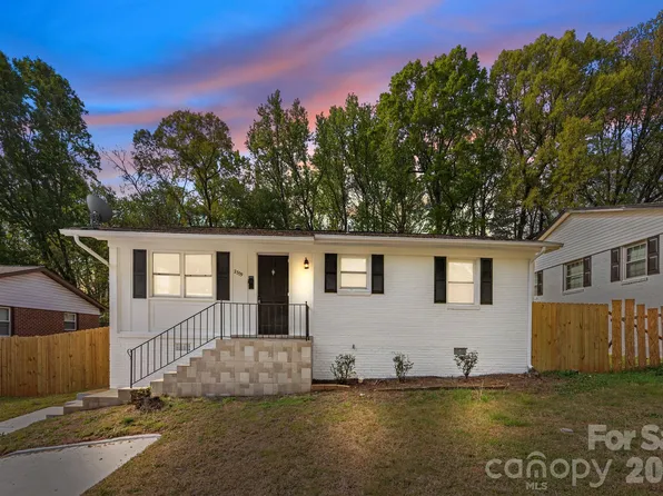 2309 Longleaf Dr, Charlotte, NC 28210