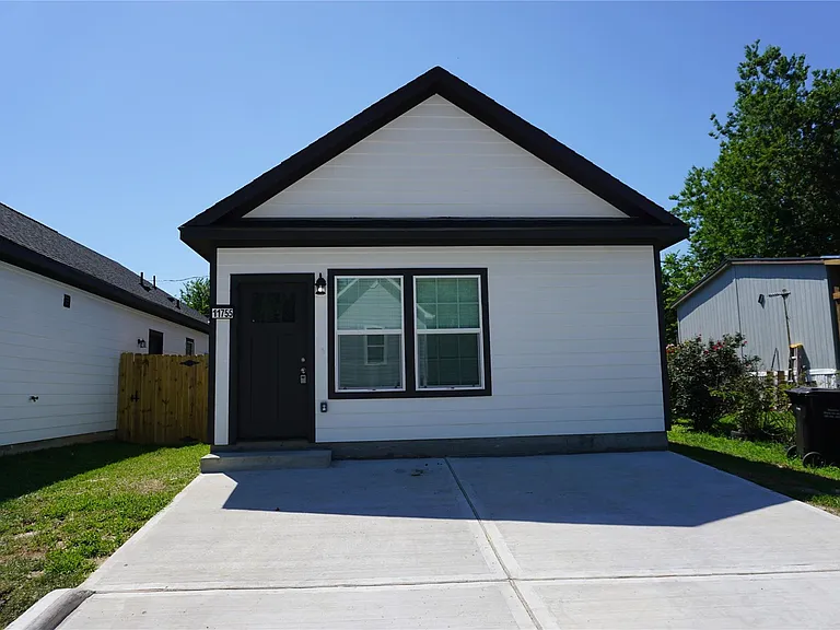 11755 White Cedar — Photo 1