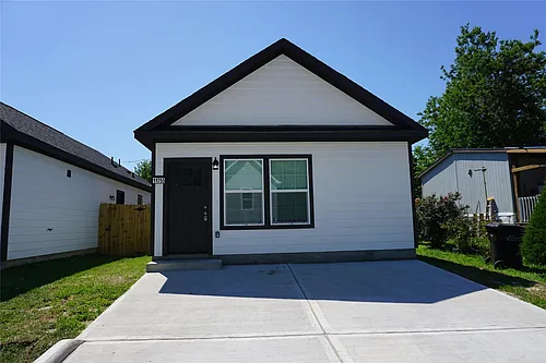 11755 White Cedar Photo 1