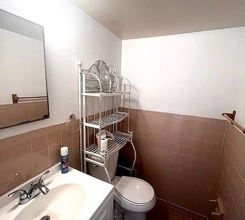 4th image of 868 Sheldon Ave Floor 2
