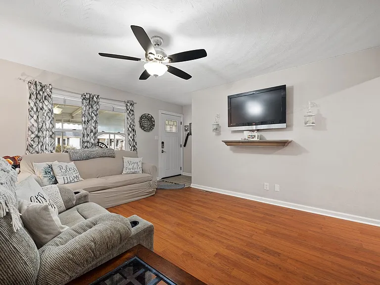 1061 Saint Julian Dr — Photo 8