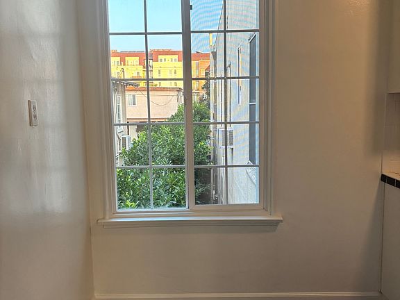 4th image of 118 S Everett St #16