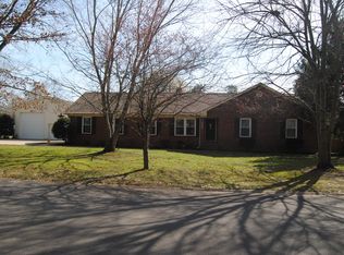 2307 Woodgate Dr, Murray, KY 42071
